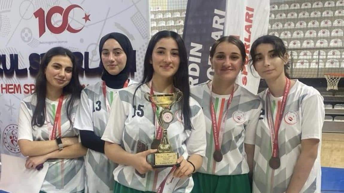 Mardin'de Genç Kızlar Basketbol Turnuvası’nda Derece 